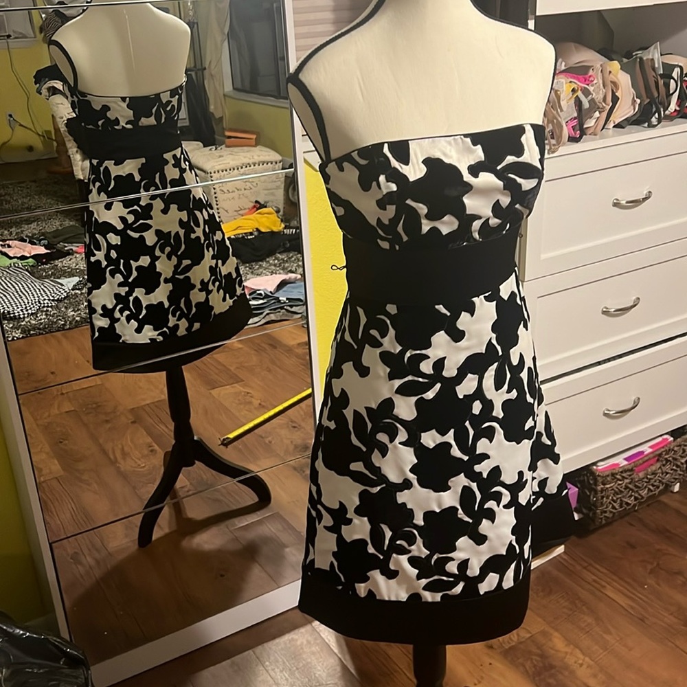 White House Back Market strapless a line dress black pattern over white